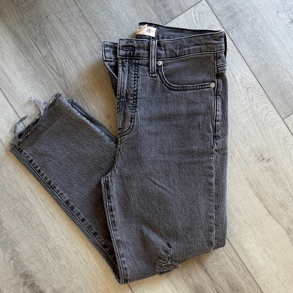 Madewell Perfect Vintage Distressed Gray Jean Raw Hem. Size 26. EUC.